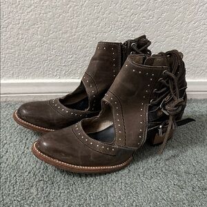 FREEBIRD Desert Ankle Bootie Brown Distressed Leather women’s size 9